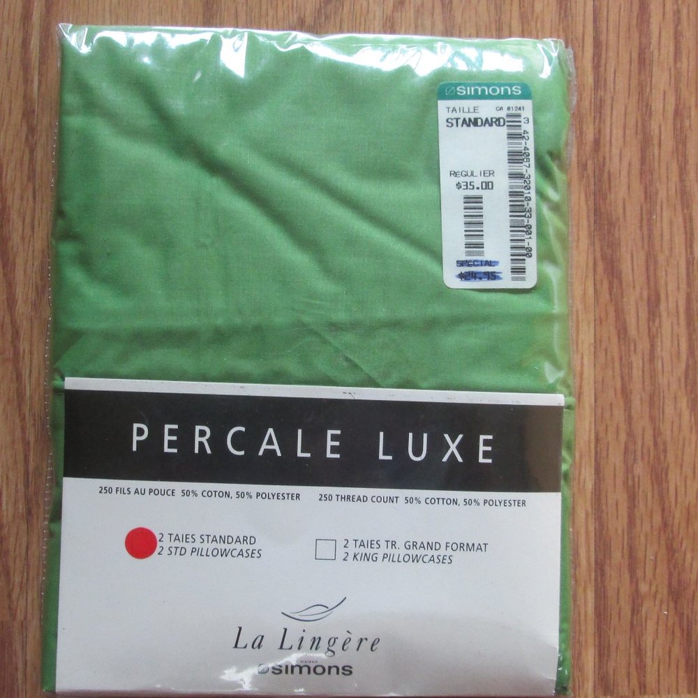 4/$40 NIP La Lingere Simons Percale Luxe 2 standard green pillowcases